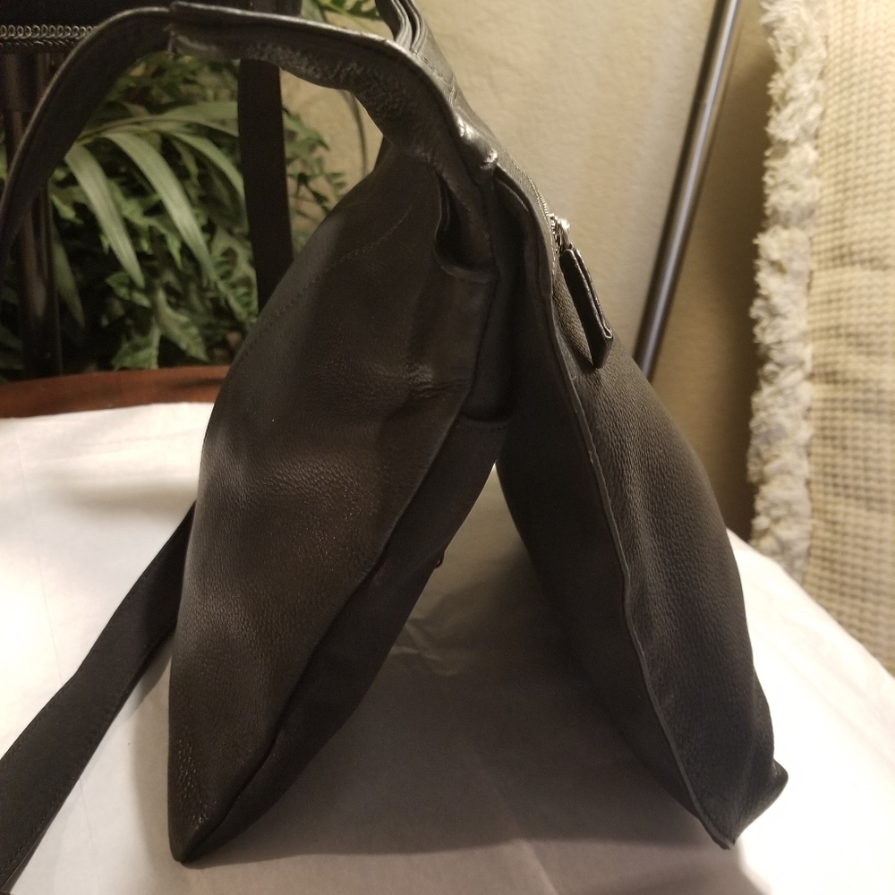 Classy Handbag - image 6